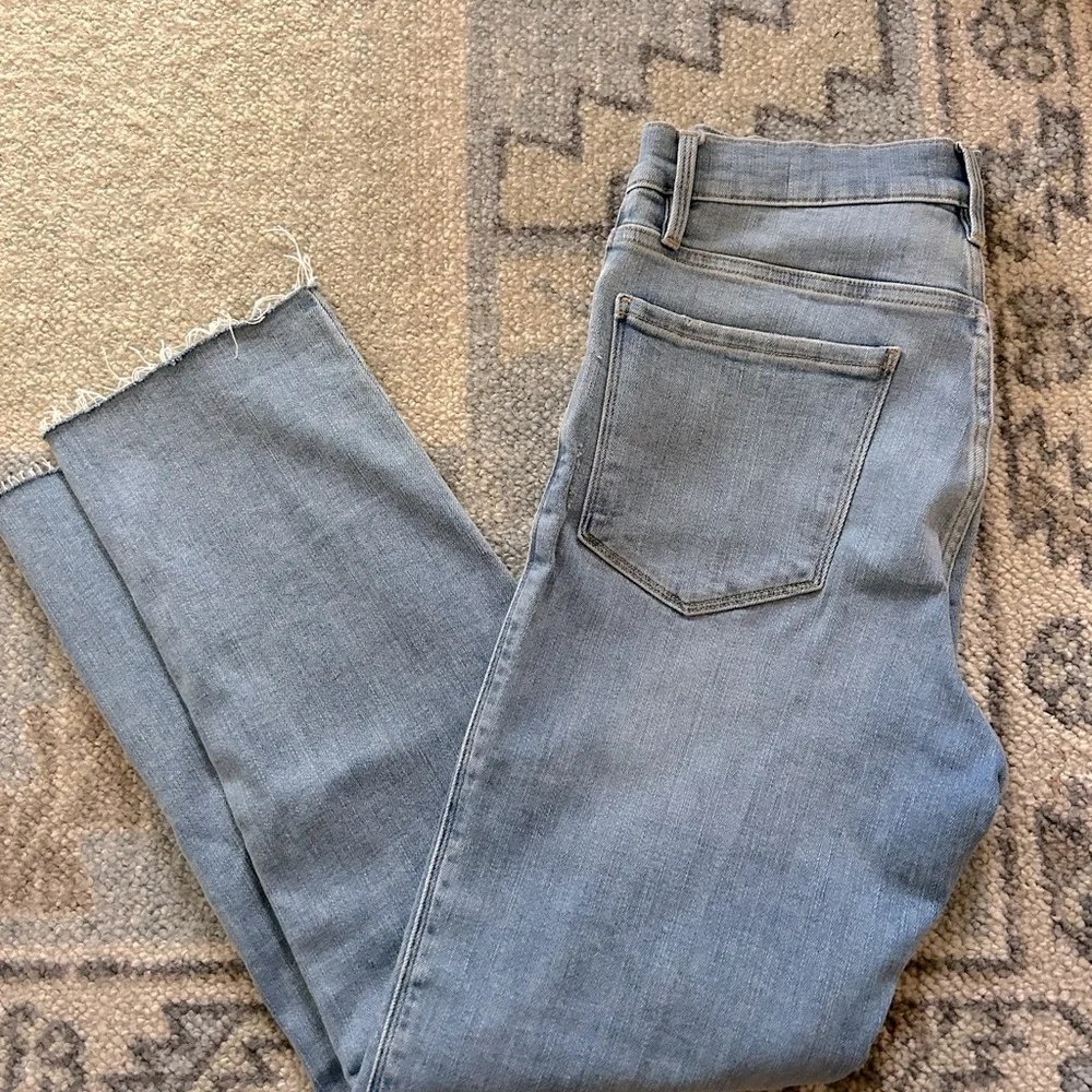FRAME Le Sylvie High Waist Raw Hem Crop Jeans in Overturn Waist 28 - Picture 4 of 5